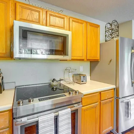 Pet-Friendly San Antonio Retreat With Private Yard! Villa